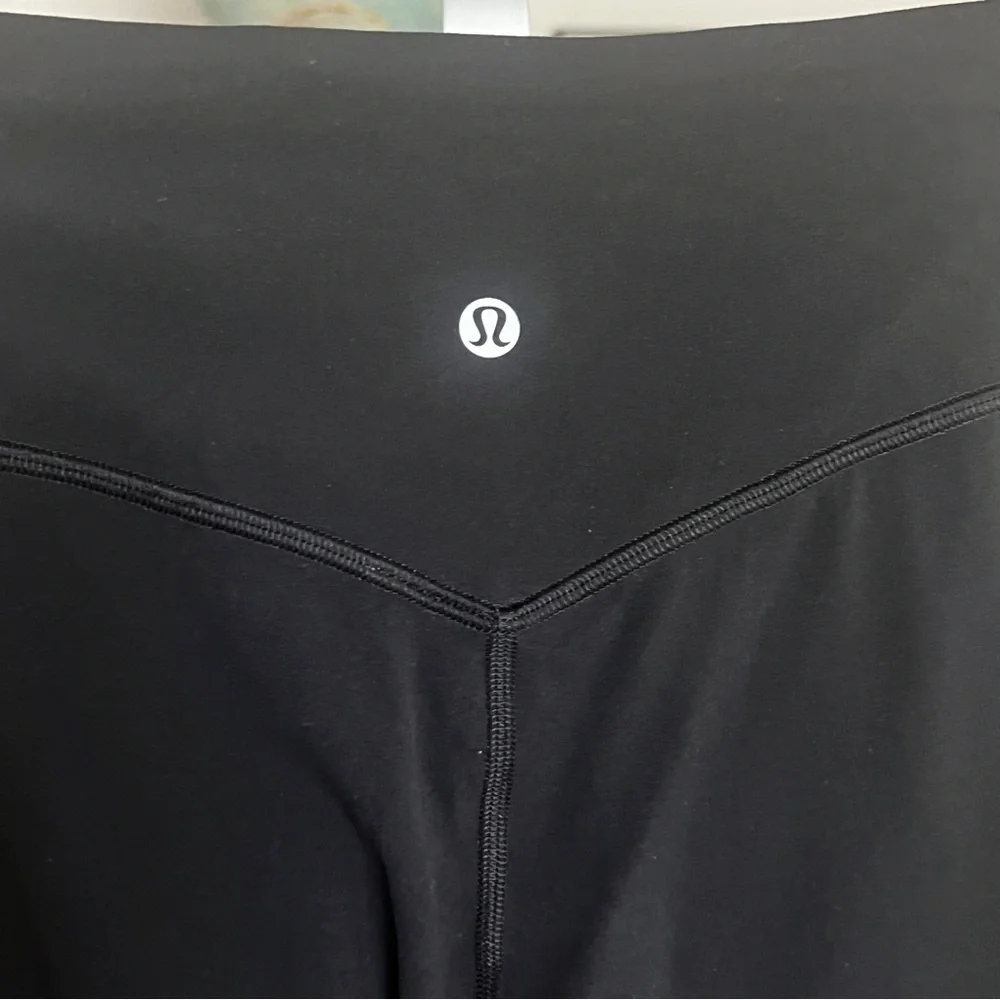 Lululemon Align Jogger Crop SZ 4 BLK Yoga Workout Gym Stretch Lightweight Nulu - Picture 8 of 9